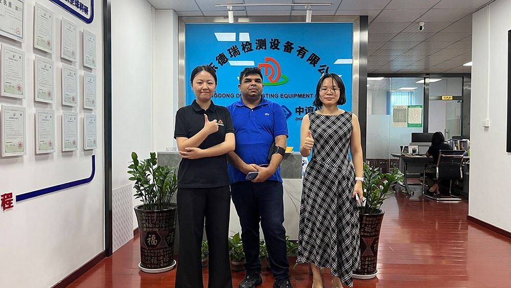 Indian manufacturer with the Derui Testing team during a visit to the Dongguan factory
